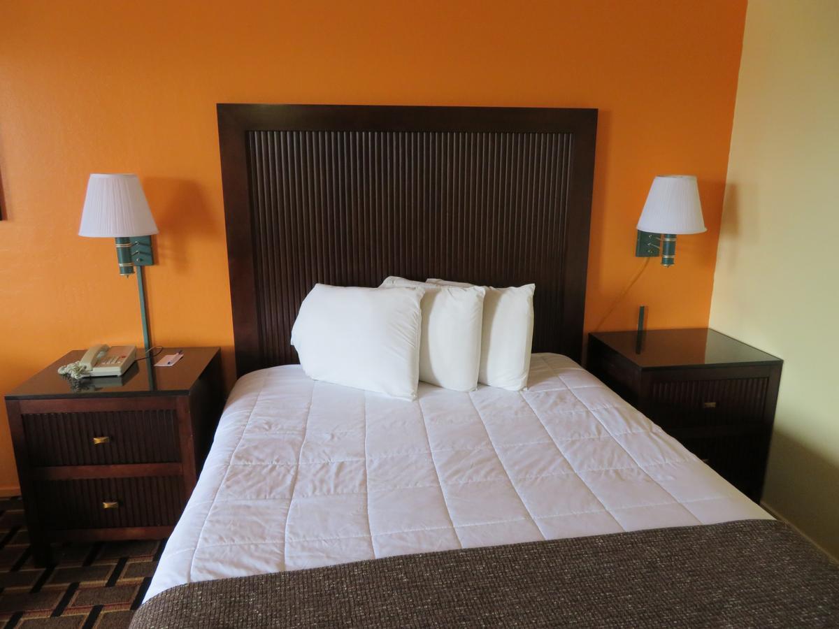 Royal Crest Motel Medford Buitenkant foto