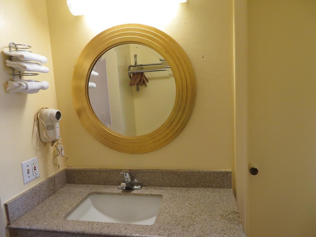 Royal Crest Motel Medford Buitenkant foto